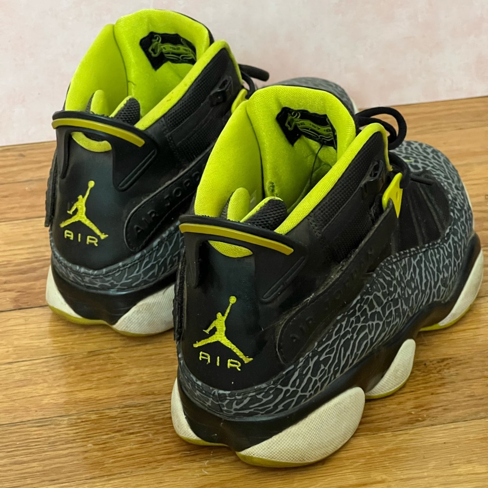 Air Jordan Men’s Size 10.5. Black, gray and yellow.